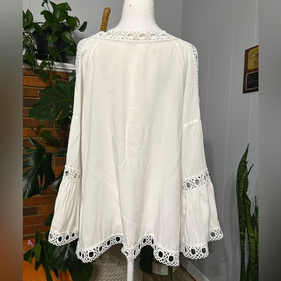 🛍️ Solitare Cold shoulder Lace trimmed top size Medium - Picture 8 of 11